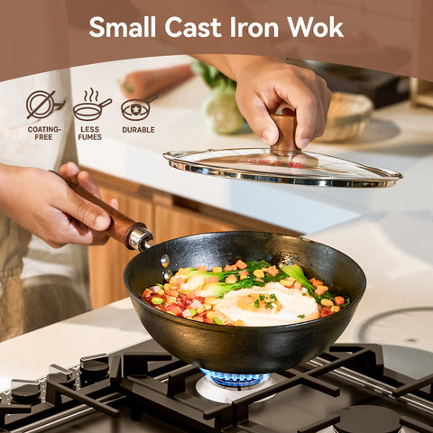 WANGYUANJI 9.5 Inch Cast Iron Wok with Glass Lid – Small Flat Bottom Stir Fry Pan with Wooden Handle, Non-Coated Cookware for Gas & Open Flame