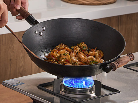 WANGYUANJI 14.2 Inch Cast Iron Wok with Lid and Wooden Handle Large Round Bottom Stir Fry Pan Uncoated Craft Wok for Healthy Cooking Compatible with All Stovetops